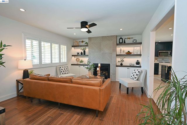 7941 Bristol Rd, Dublin, CA 94568