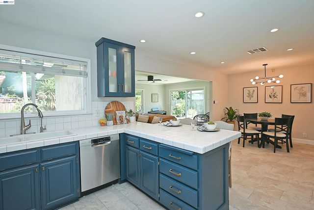 7941 Bristol Rd, Dublin, CA 94568
