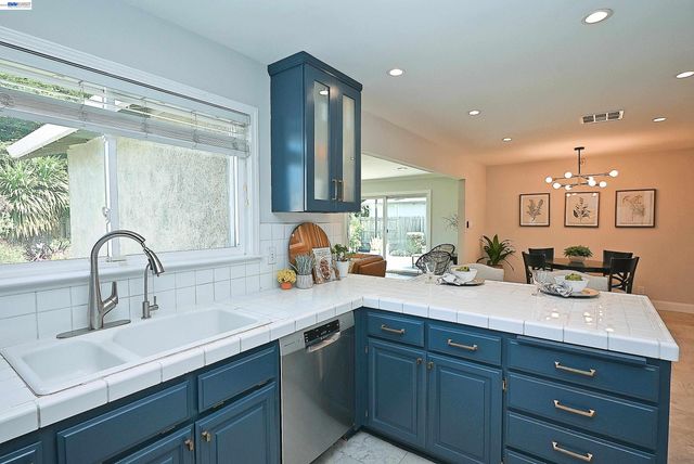 7941 Bristol Rd, Dublin, CA 94568