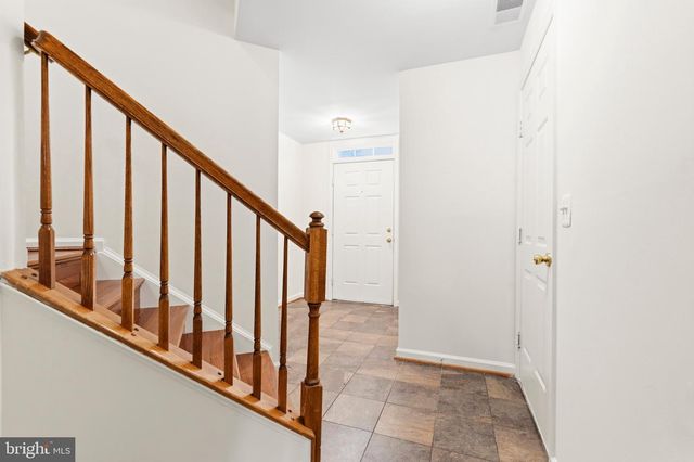 7864 DOGUE INDIAN CIR, Lorton, VA 22079