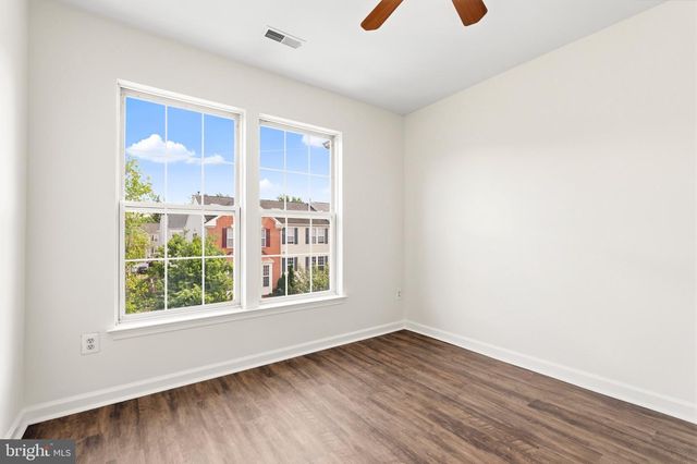 7864 DOGUE INDIAN CIR, Lorton, VA 22079