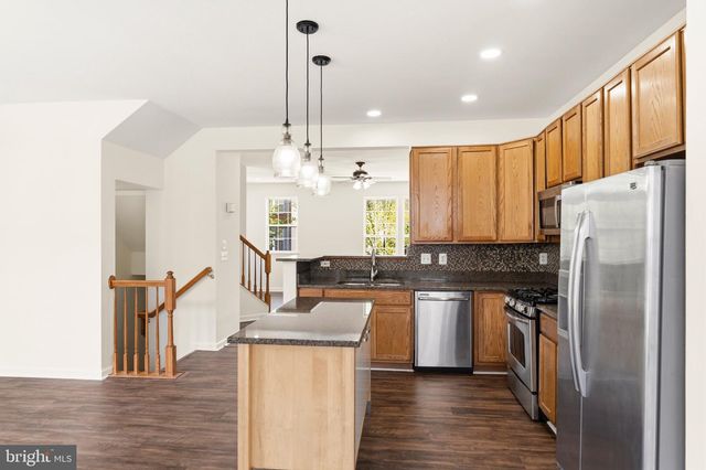 7864 DOGUE INDIAN CIR, Lorton, VA 22079
