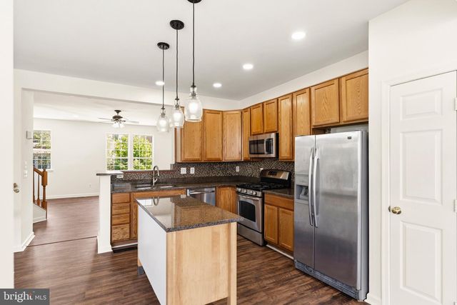 7864 DOGUE INDIAN CIR, Lorton, VA 22079