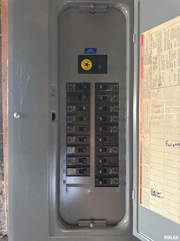 1423 PERSHING Boulevard, Clinton, IA 52732