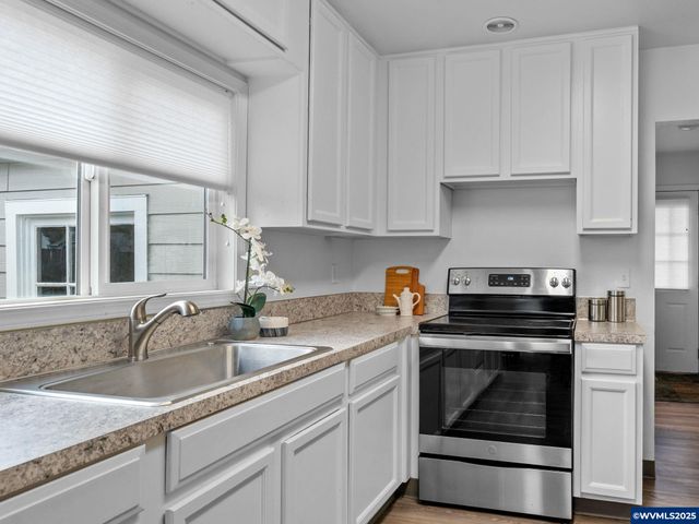 180 Eaton St, Lebanon, OR 97355