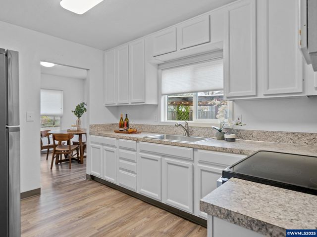 180 Eaton St, Lebanon, OR 97355