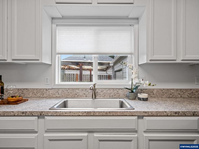 180 Eaton St, Lebanon, OR 97355