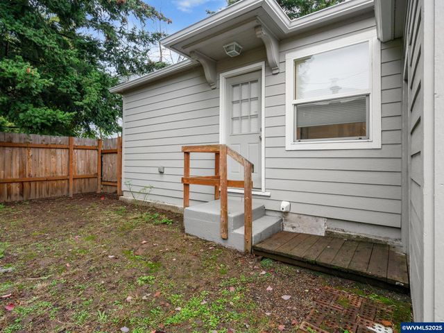 180 Eaton St, Lebanon, OR 97355