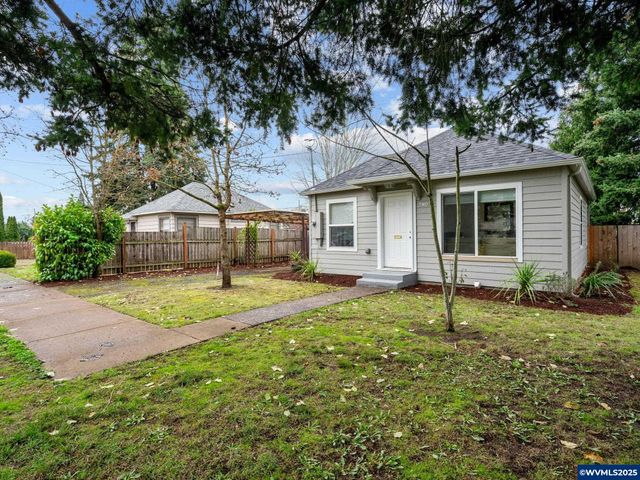 180 Eaton St, Lebanon, OR 97355