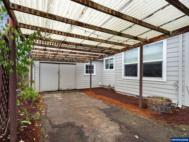 180 Eaton St, Lebanon, OR 97355
