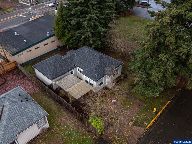 180 Eaton St, Lebanon, OR 97355
