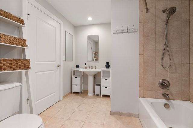 1240 Crescent Pl 1H, Squirrel Hill, PA 15217