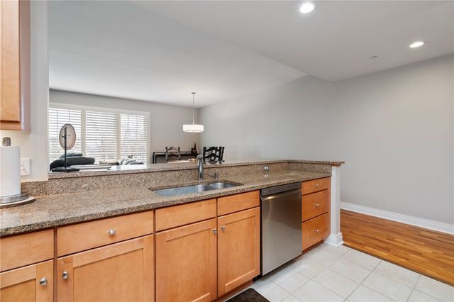 1240 Crescent Pl 1H, Squirrel Hill, PA 15217
