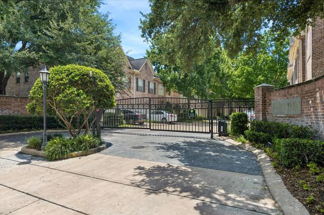 5819 Inwood Park Ct Court N, Houston, TX 77057