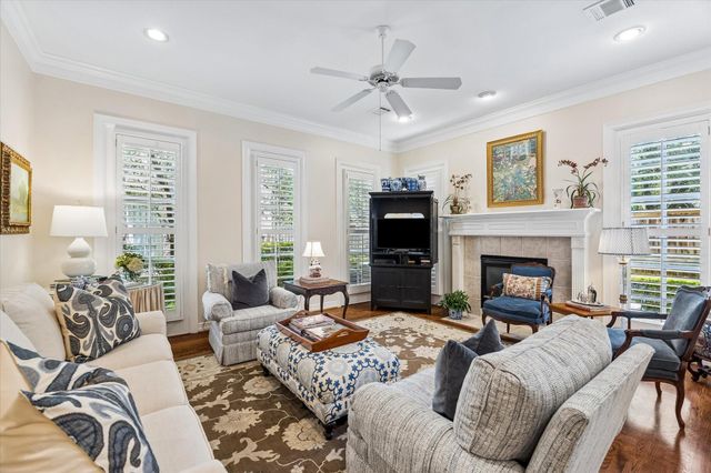 5819 Inwood Park Ct Court N, Houston, TX 77057