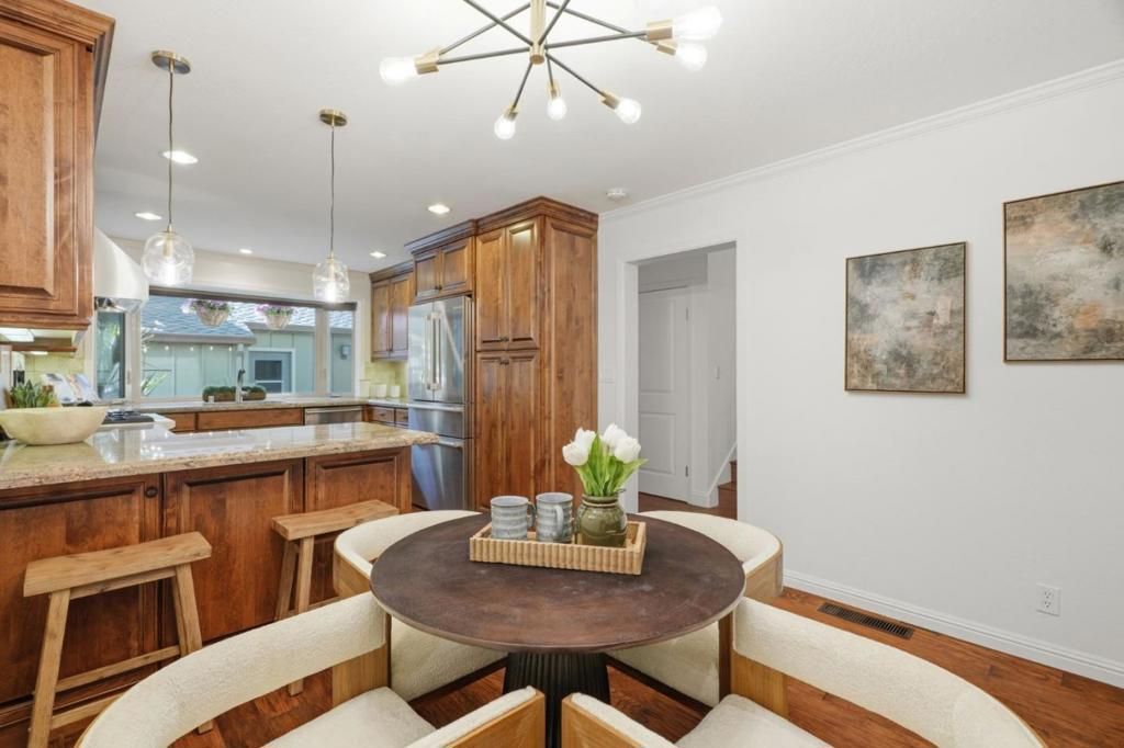 Image 13 of property listing at 104 Cherry Hill Court, Los Gatos, CA 95032