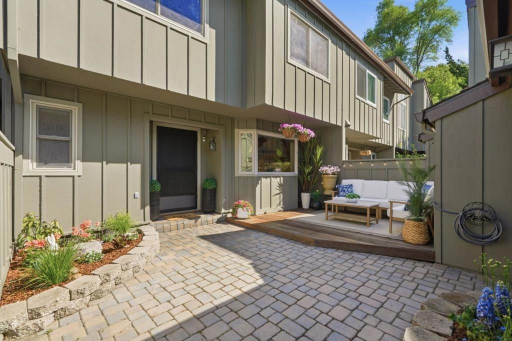 Image 2 of property listing at 104 Cherry Hill Court, Los Gatos, CA 95032