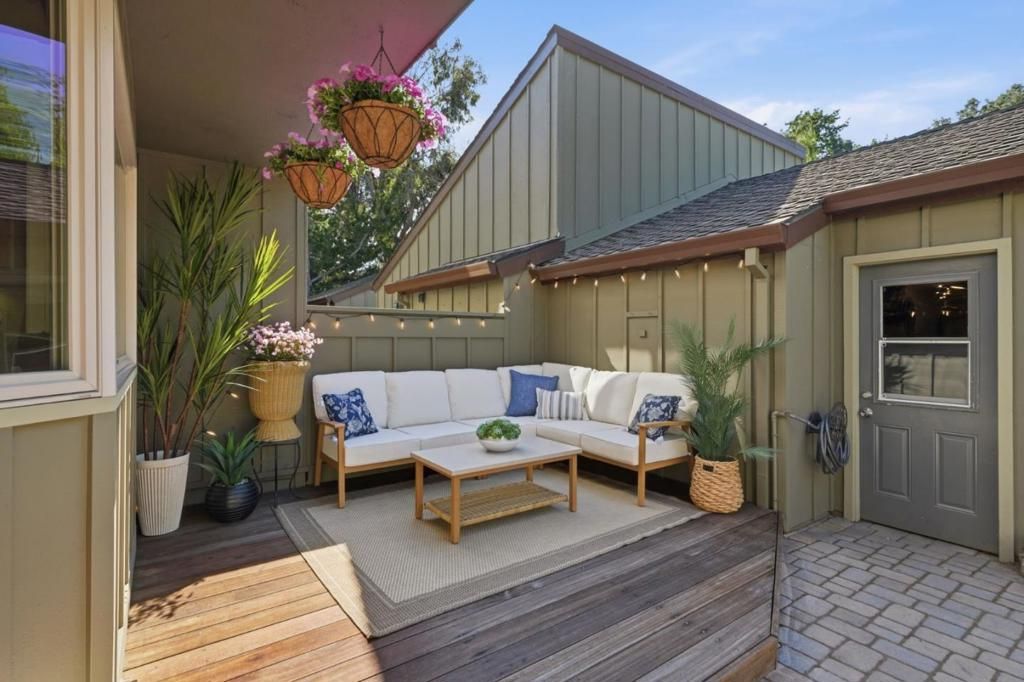 Image 3 of property listing at 104 Cherry Hill Court, Los Gatos, CA 95032