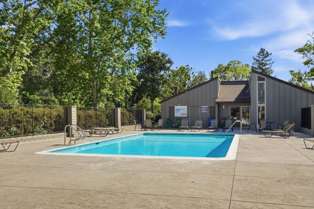 Image 33 of property listing at 104 Cherry Hill Court, Los Gatos, CA 95032