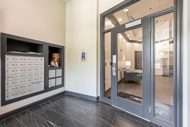 10511 Mission Road 203A, Leawood, KS 66206