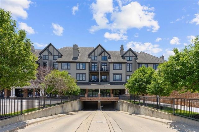 10511 Mission Road 203A, Leawood, KS 66206