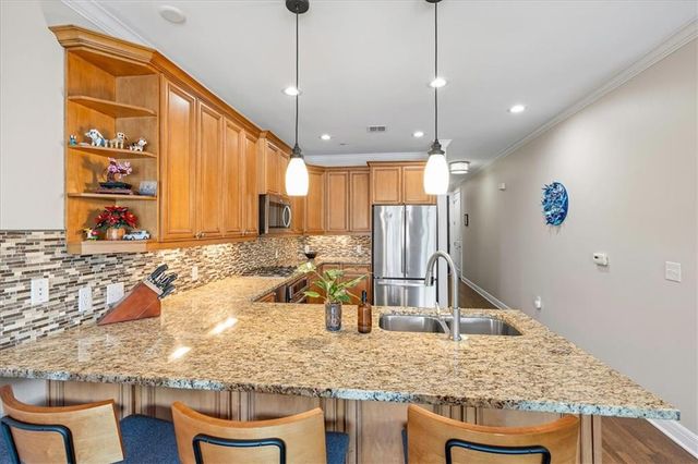 10511 Mission Road 203A, Leawood, KS 66206