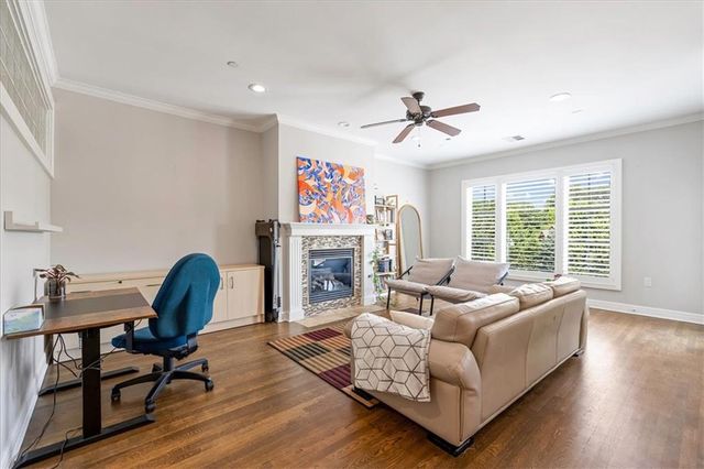 10511 Mission Road 203A, Leawood, KS 66206