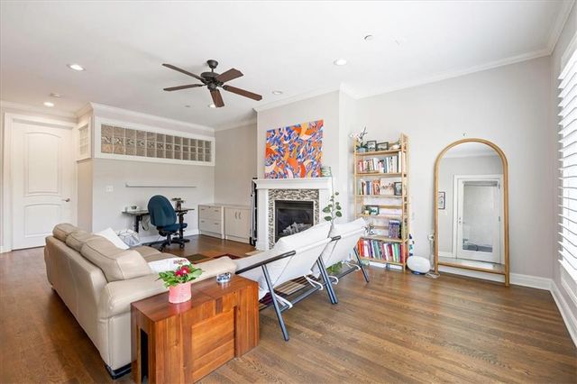 10511 Mission Road 203A, Leawood, KS 66206