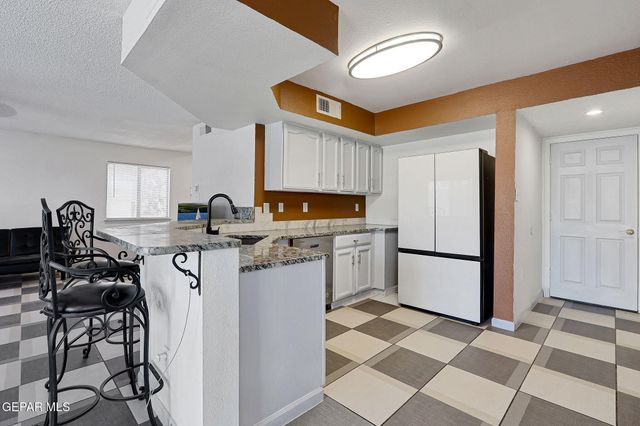 10325 Valle Suave Drive, Socorro, TX 79927