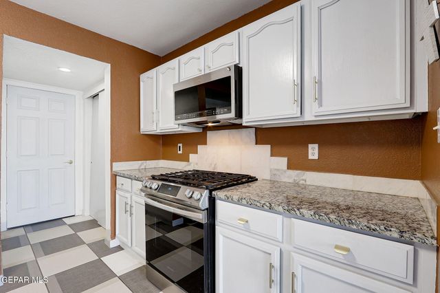 10325 Valle Suave Drive, Socorro, TX 79927