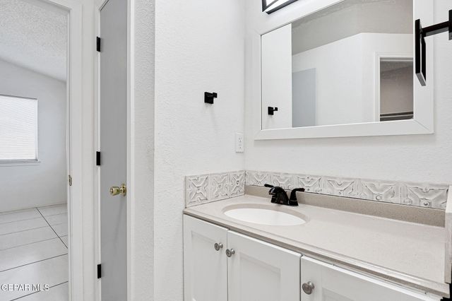 10325 Valle Suave Drive, Socorro, TX 79927