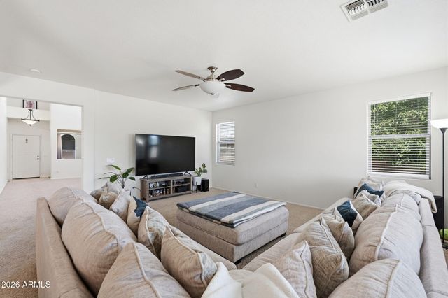 863 E MULE TRAIN Trail, San Tan Valley, AZ 85143