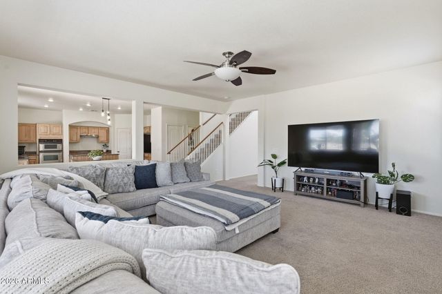 863 E MULE TRAIN Trail, San Tan Valley, AZ 85143