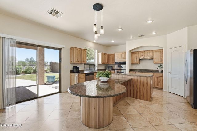 863 E MULE TRAIN Trail, San Tan Valley, AZ 85143