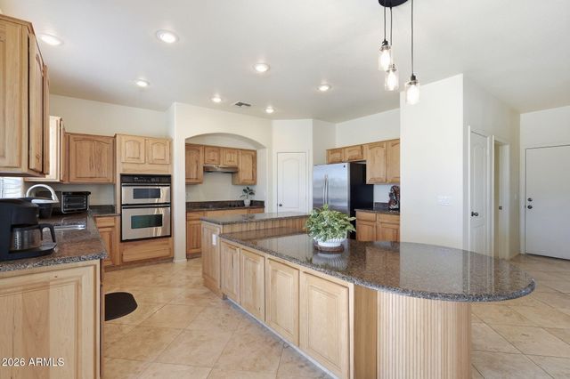 863 E MULE TRAIN Trail, San Tan Valley, AZ 85143