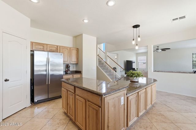 863 E MULE TRAIN Trail, San Tan Valley, AZ 85143