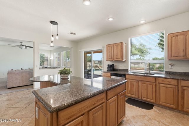863 E MULE TRAIN Trail, San Tan Valley, AZ 85143
