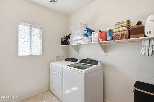863 E MULE TRAIN Trail, San Tan Valley, AZ 85143