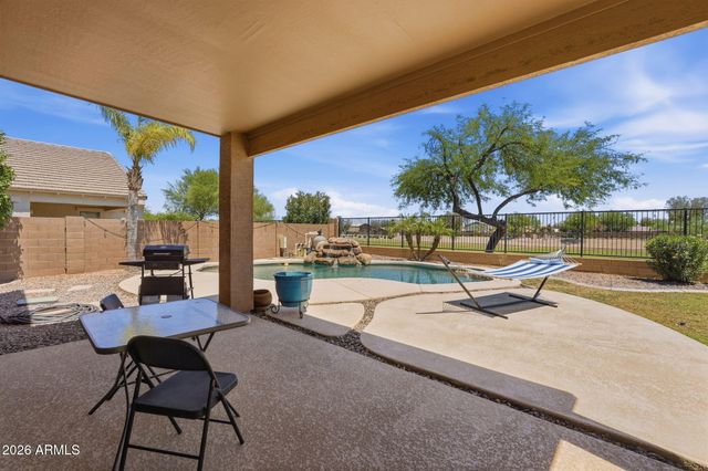 863 E MULE TRAIN Trail, San Tan Valley, AZ 85143