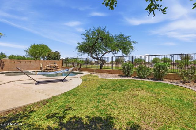 863 E MULE TRAIN Trail, San Tan Valley, AZ 85143
