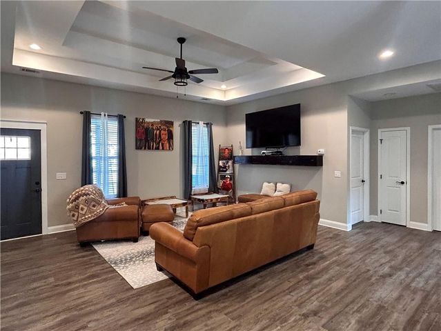 117 Savannah Street SE, Calhoun, GA 30701