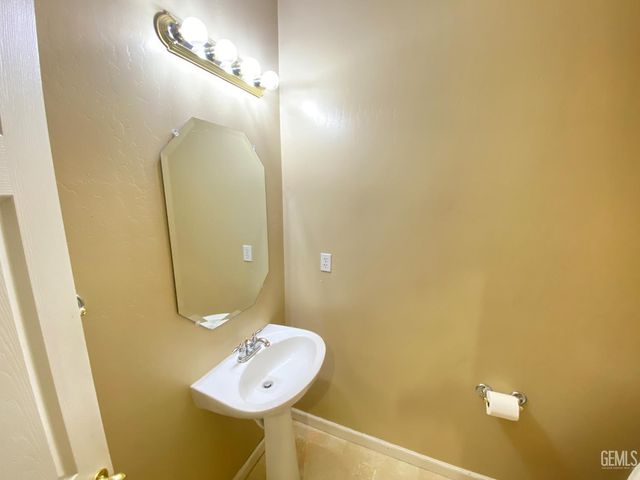 11409 Sangrado Drive, Bakersfield, CA 93311