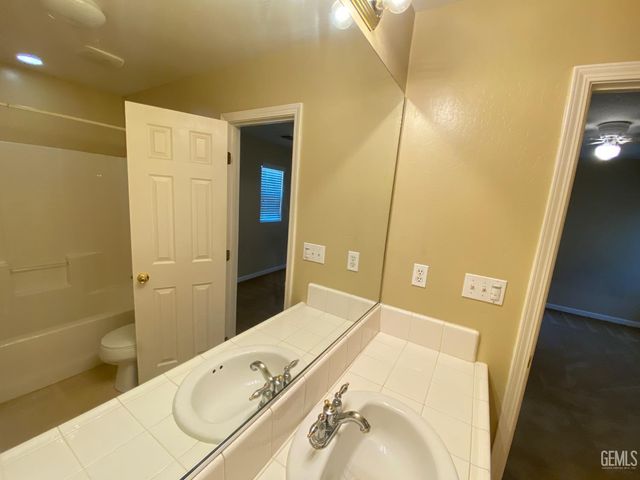 11409 Sangrado Drive, Bakersfield, CA 93311