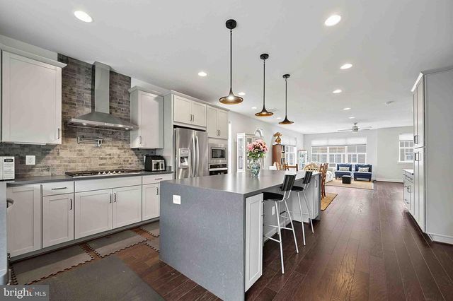 6185 VENETO TER, Alexandria, VA 22312