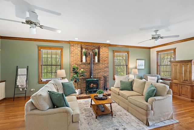309 Three Oaks Road, Cary, IL 60013