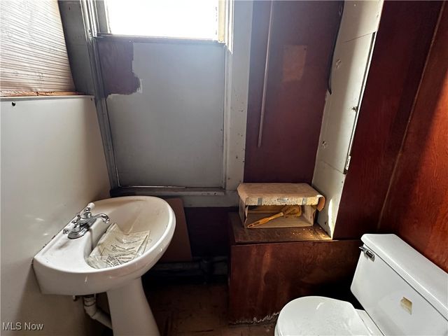 70 S Chestnut Street, Jefferson, OH 44047