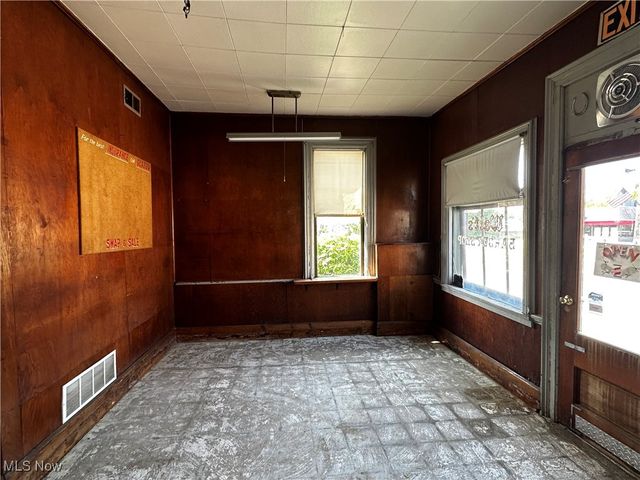 70 S Chestnut Street, Jefferson, OH 44047