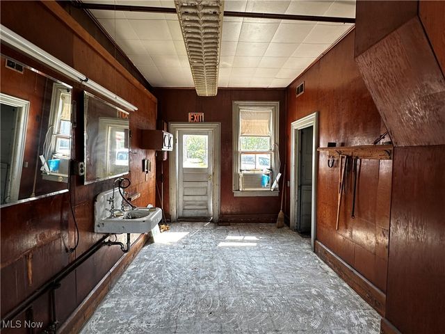 70 S Chestnut Street, Jefferson, OH 44047