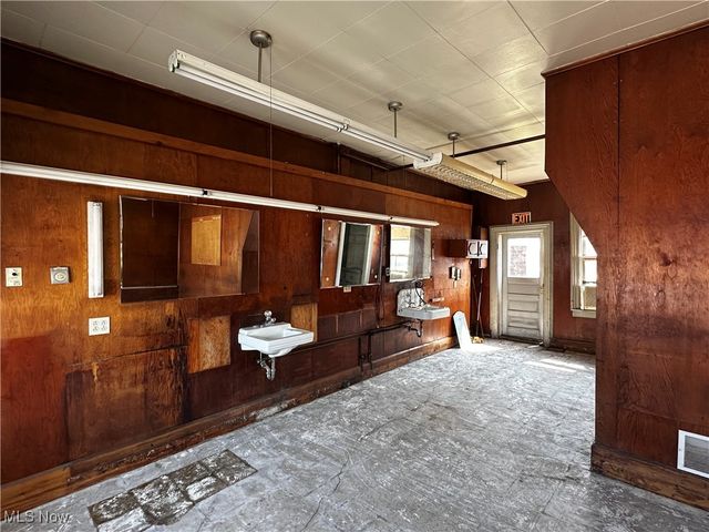 70 S Chestnut Street, Jefferson, OH 44047