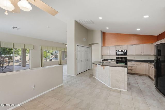 1612 N Rush Creek Court, Green Valley, AZ 85614